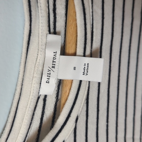 Daily Ritual Puffed Sleeves Striped Dress - Picture 4 of 8